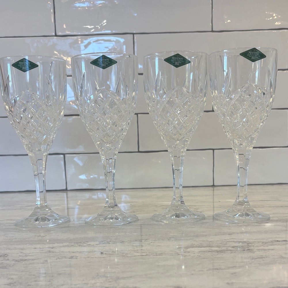 Elegant Crystal Wine Glass Set